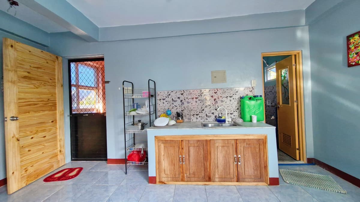 Kitchenette with dining area and mountain view